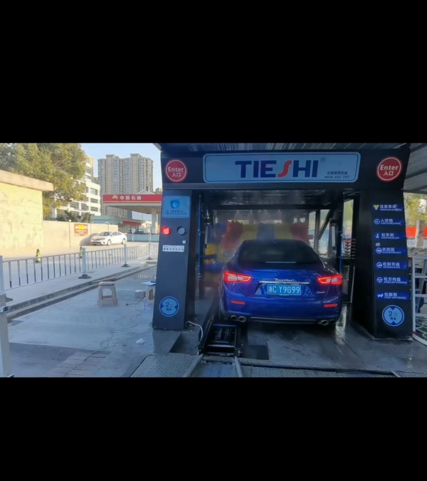 現(xiàn)場(chǎng)拍攝連續(xù)式隧道機(jī)洗車