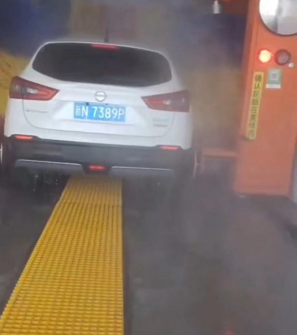 中國-新疆～阿拉爾市...中國好遠(yuǎn)的地方...距離6000公里...美嘉德洗車機(jī)-清洗車輛拍攝