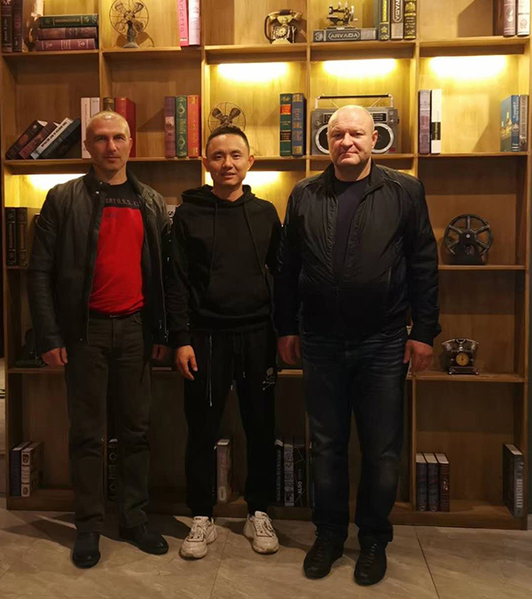 俄羅斯 客戶—不間斷談判溝通12小時……